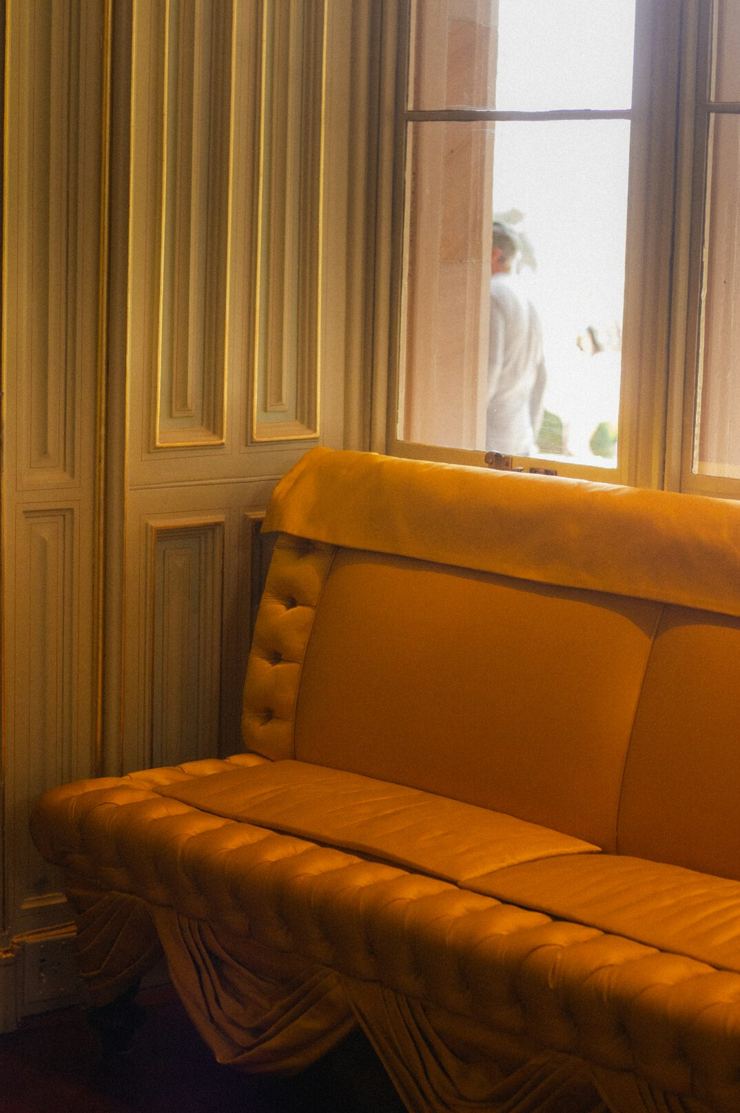Two people in a calm conversation on a sofa